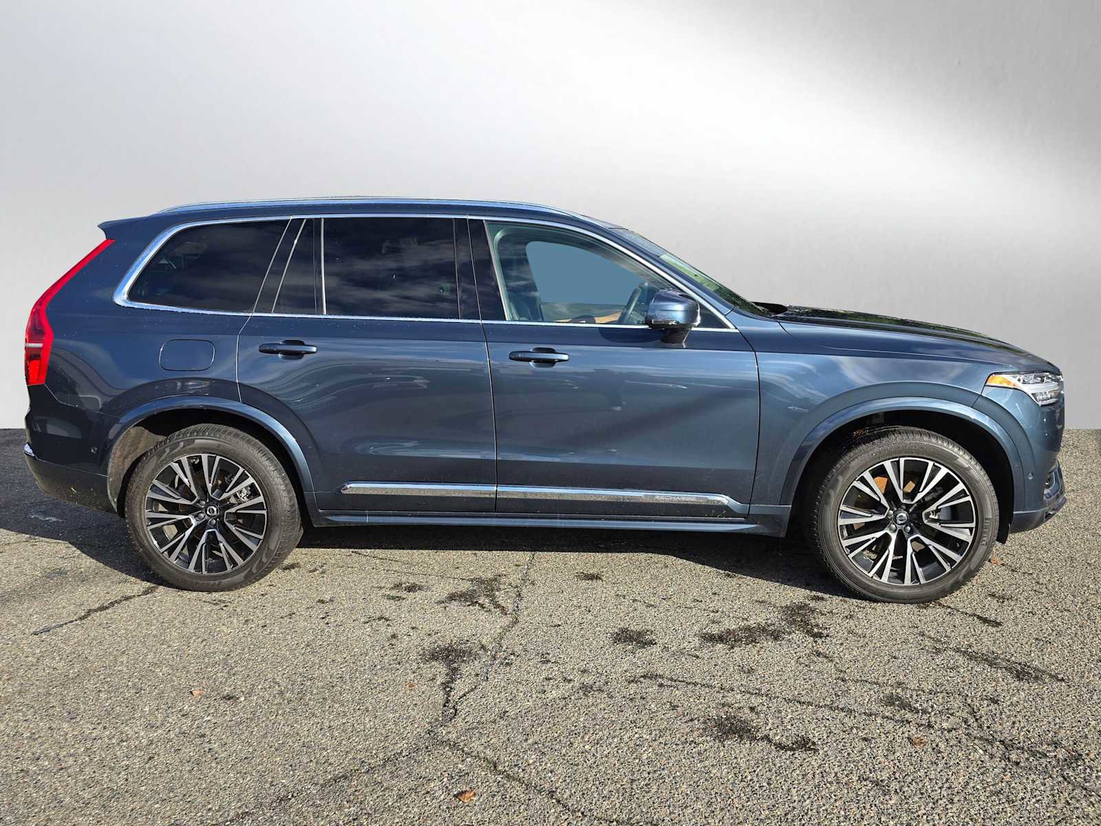 Certified 2024 Volvo XC90 T8 Plus w/ Protection Package Premier image 2