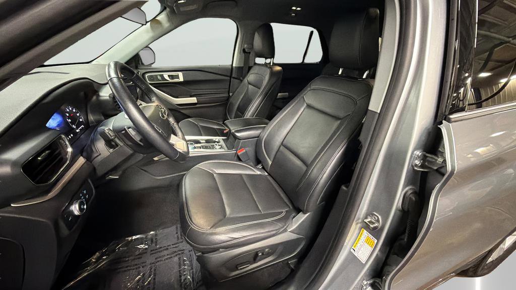 Used 2020 Ford Explorer XLT w/ Equipment Group 202A image 20