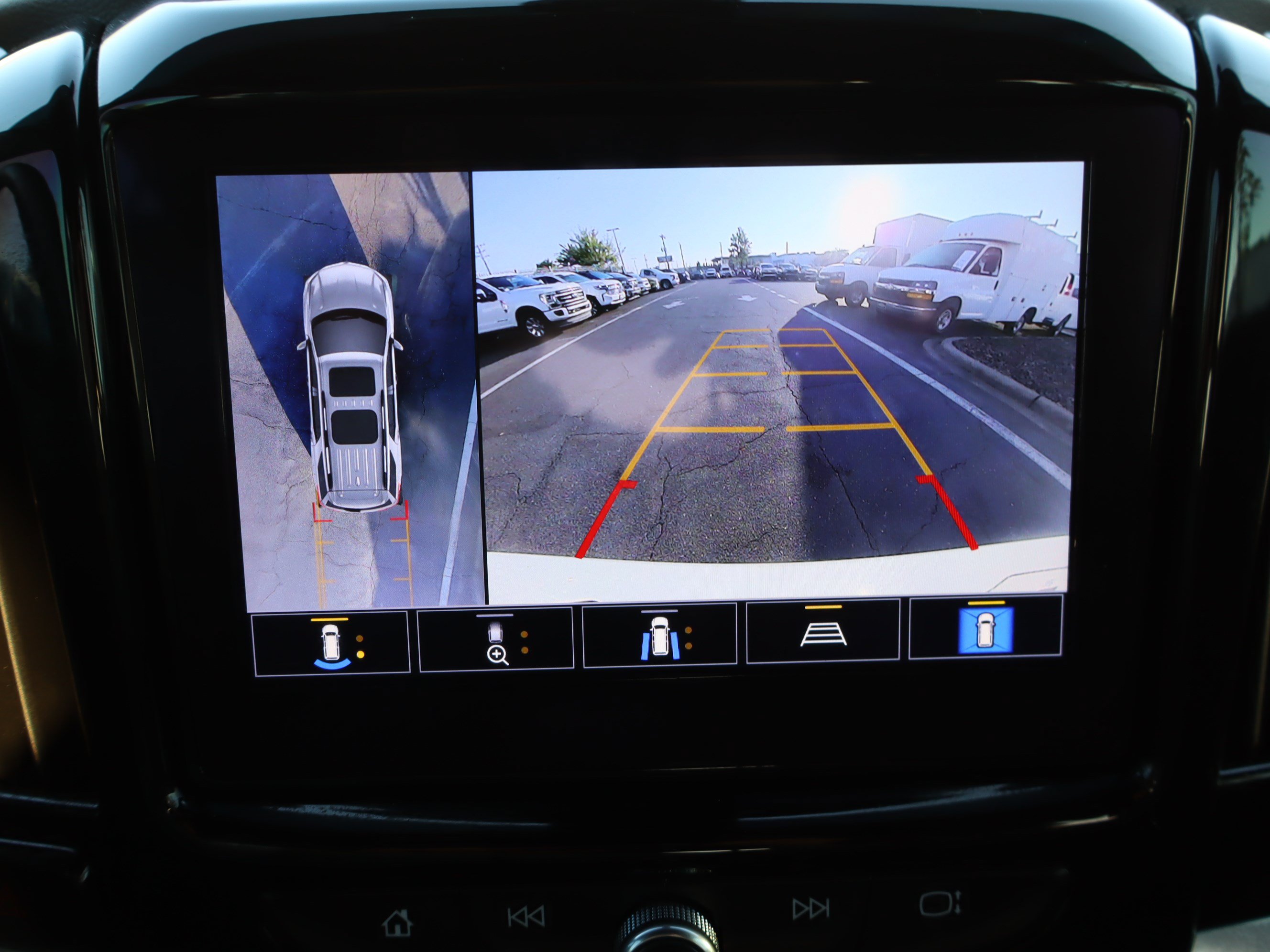 Used 2023 Chevrolet Traverse RS FWD image 27