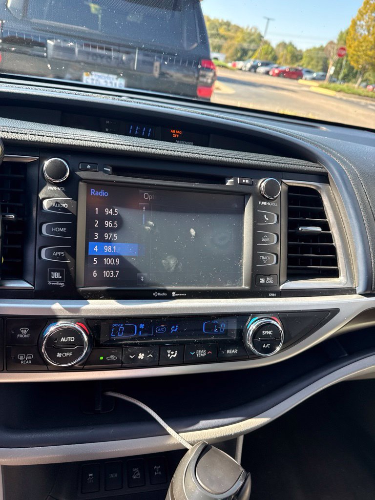 Used 2015 Toyota Highlander Limited AWD/4WD image 10