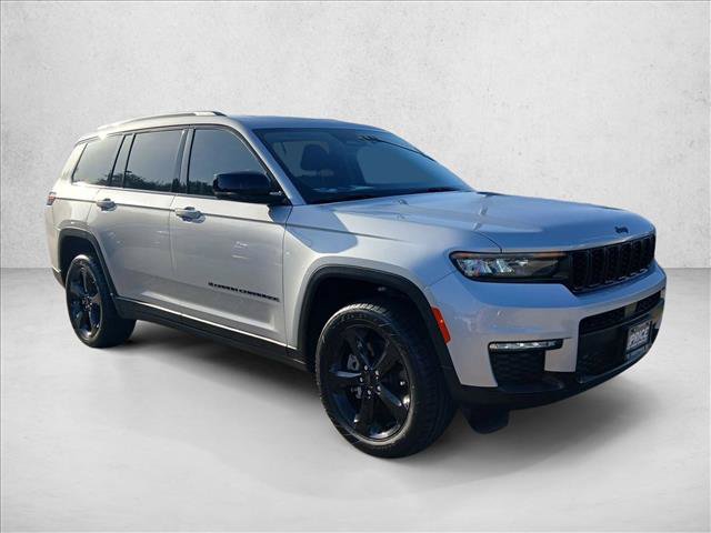 Used 2024 Jeep Grand Cherokee L Limited w/ Black Appearance Package AWD/4WD video 3
