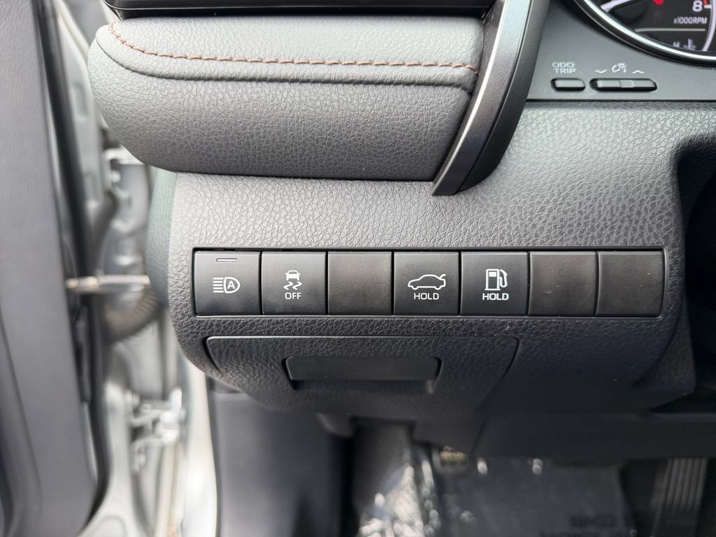 Used 2019 Toyota Camry LE FWD image 30