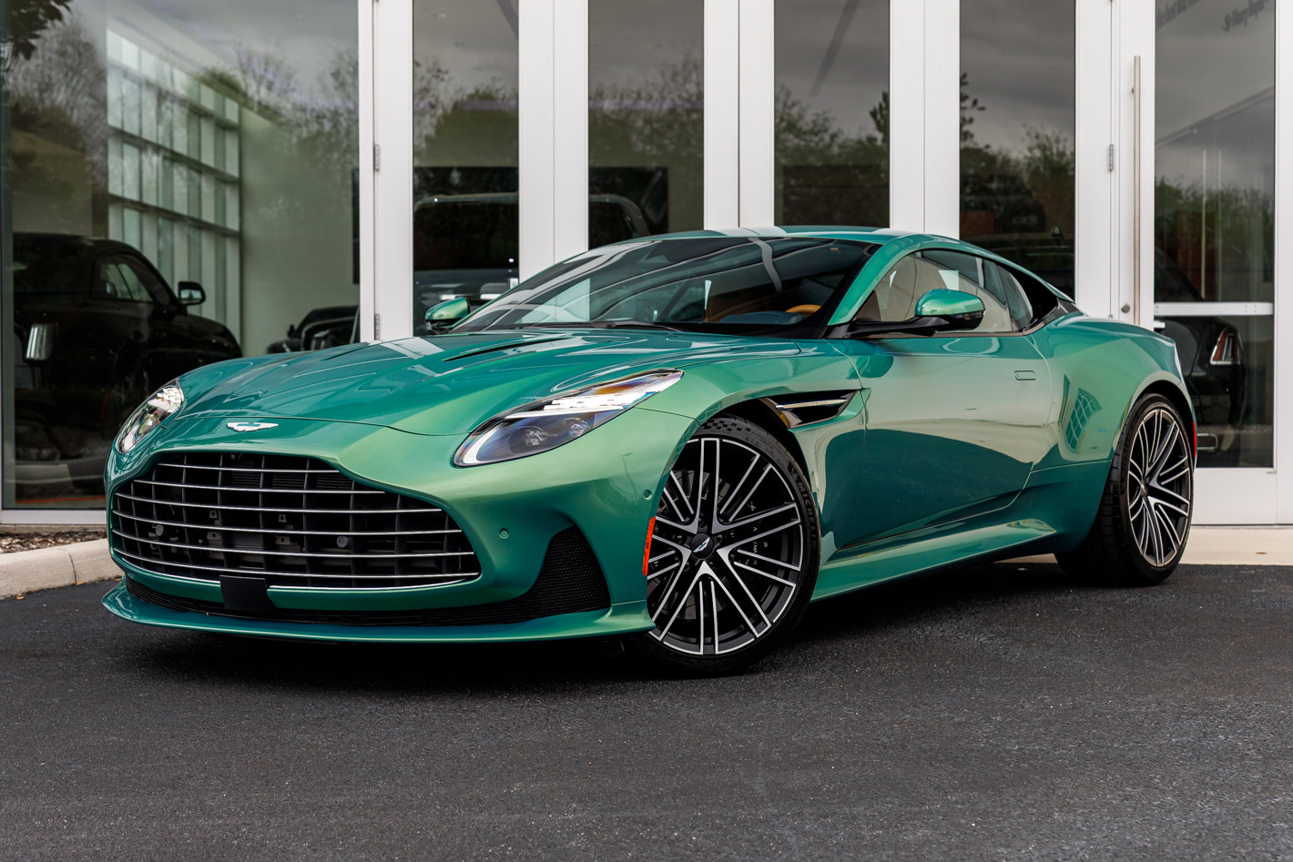 Used 2025 Aston Martin DB12 Coupe image 4