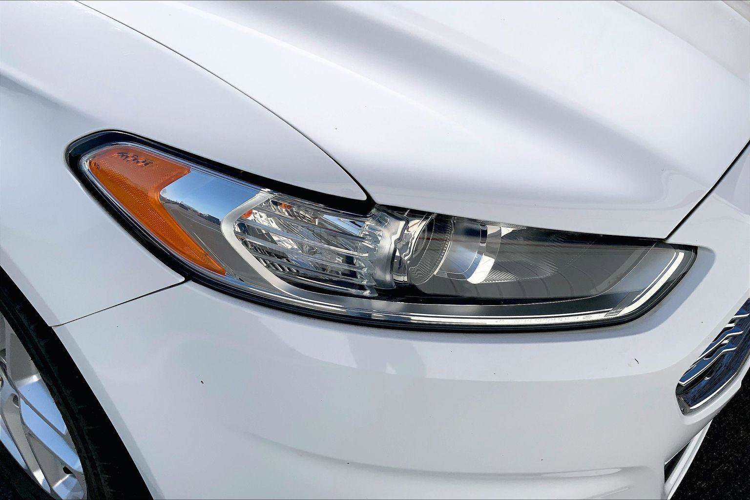 Used 2015 Ford Fusion SE w/ Equipment Group 202A image 26