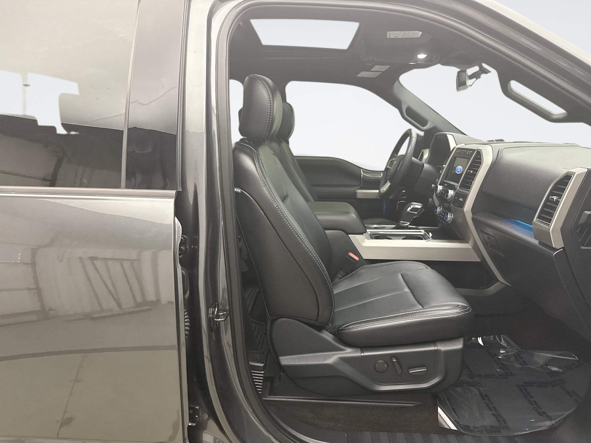 Used 2020 Ford F150 Lariat w/ Equipment Group 502A Luxury AWD/4WD image 18