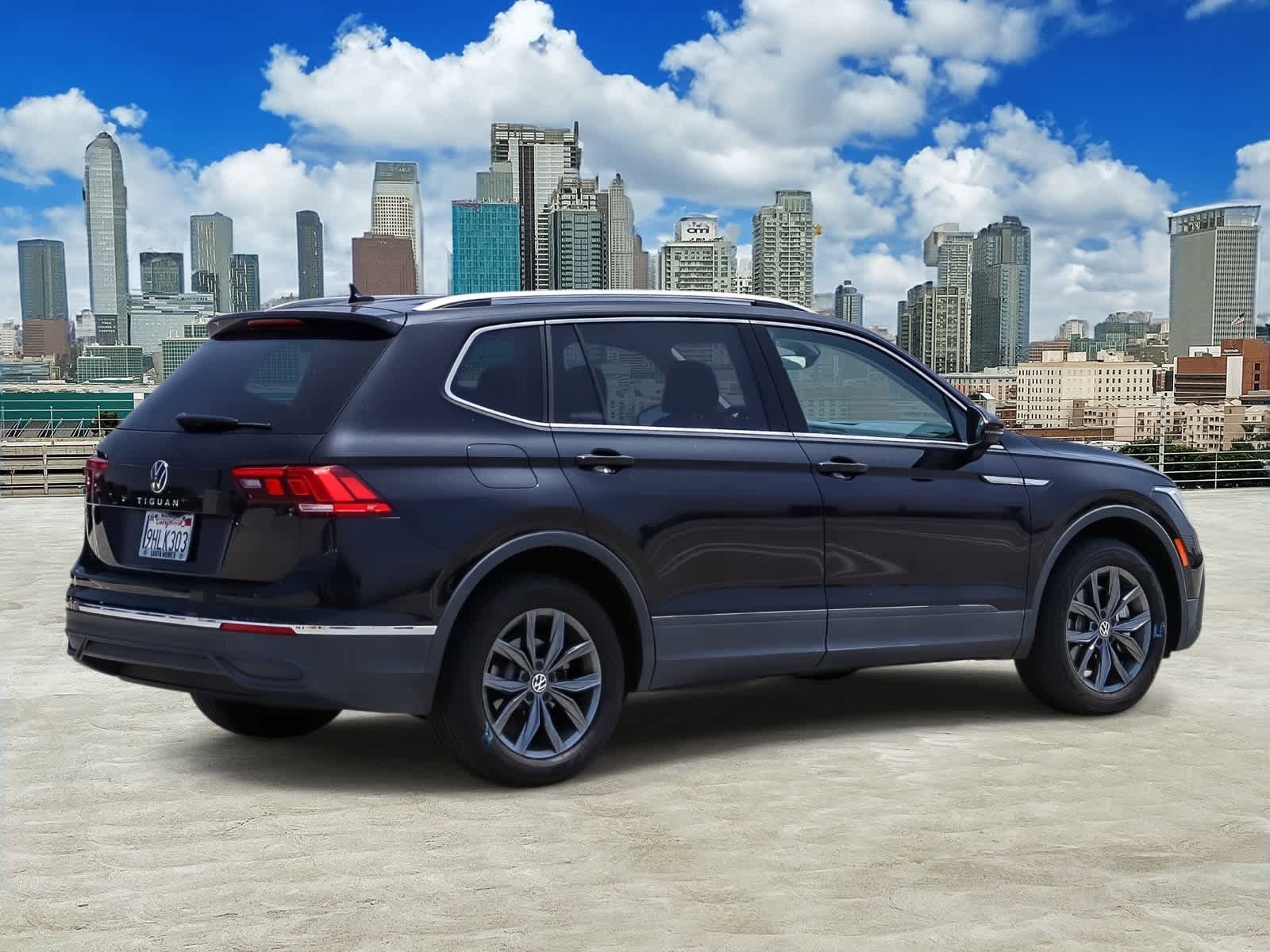 Certified 2023 Volkswagen Tiguan SE FWD image 4
