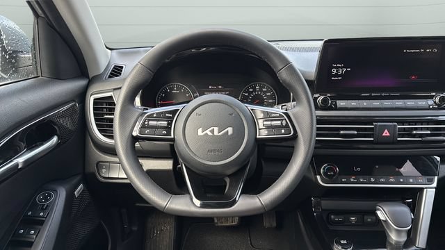 Used 2023 Kia Seltos SX w/ SX Sunroof Package AWD/4WD image 13