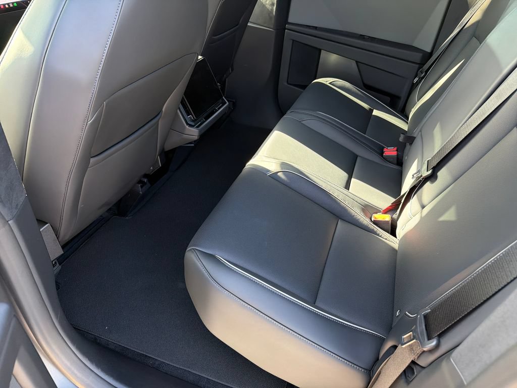 Used 2024 Tesla Cybertruck AWD Crew Cab image 36