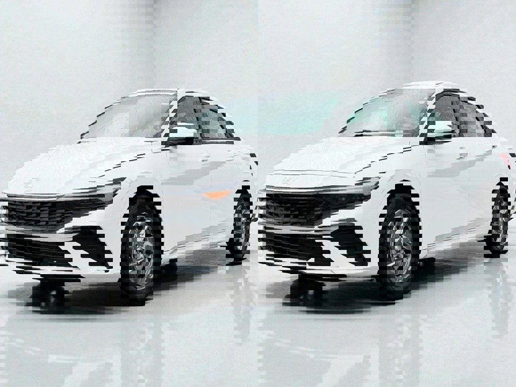 Certified 2025 Hyundai Elantra SE w/ Cargo Package image 5