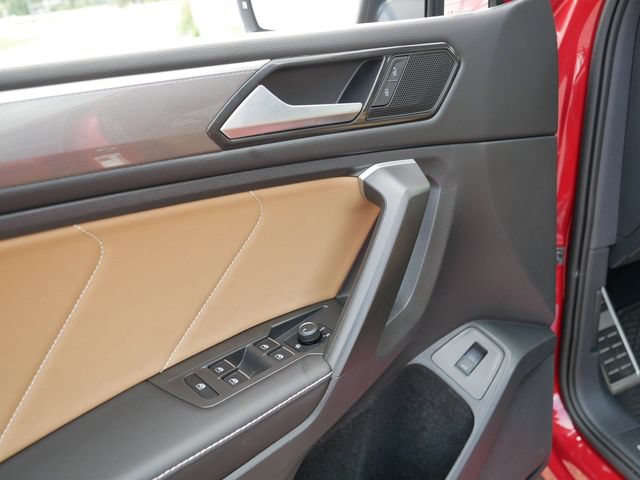 Certified 2024 Volkswagen Tiguan SE R-Line AWD/4WD image 15