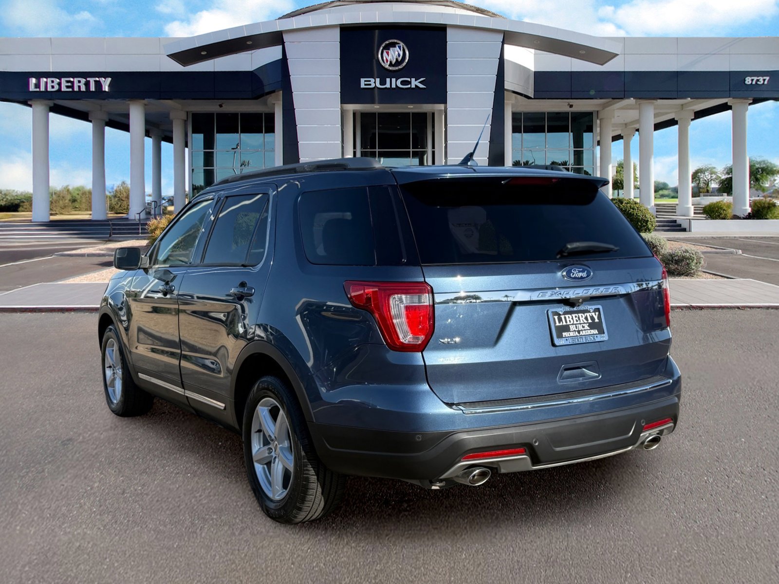 Used 2018 Ford Explorer XLT w/ Equipment Group 201A FWD image 6