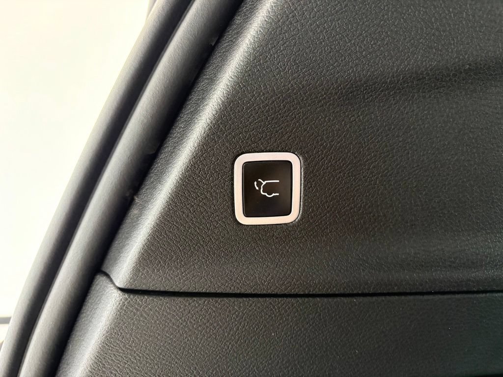 Used 2025 Chrysler Pacifica Select FWD image 43