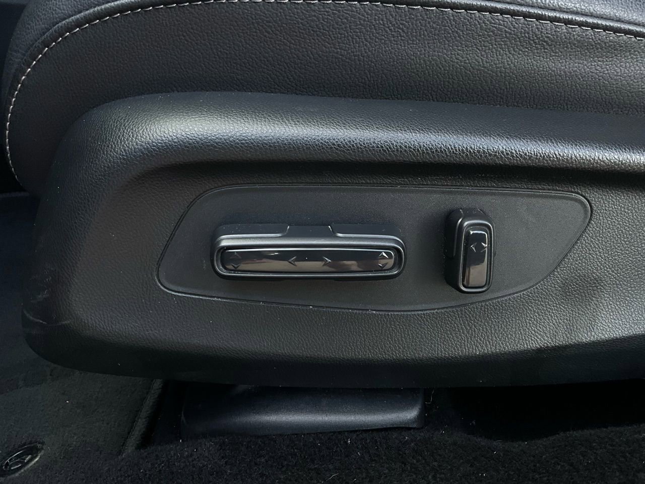 Used 2025 Honda HR-V EX-L image 11