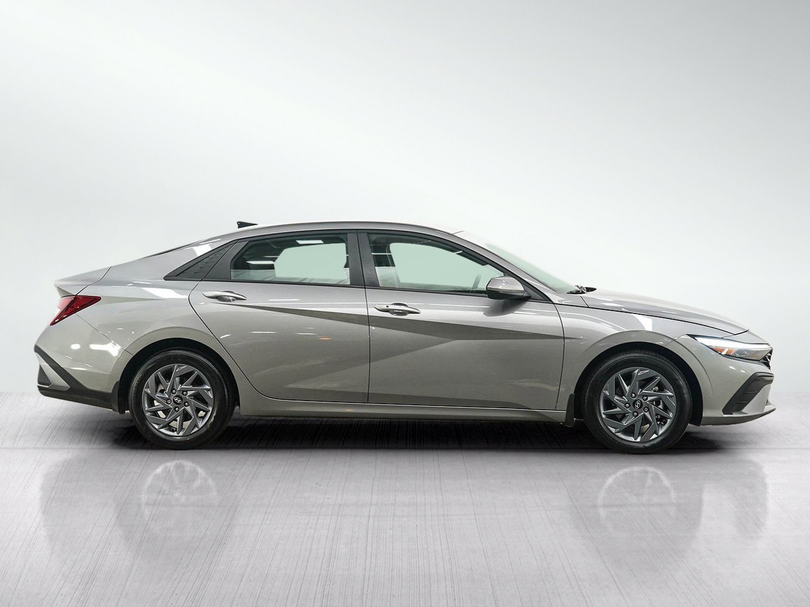 Used 2024 Hyundai Elantra SEL FWD image 6