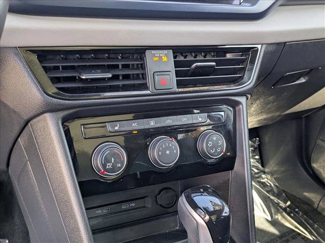 Used 2023 Volkswagen Taos SE w/ Panoramic Sunroof Package image 15