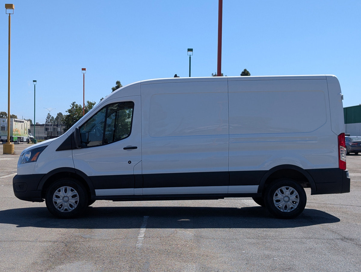 Used 2023 Ford E-Transit Medium Roof image 4