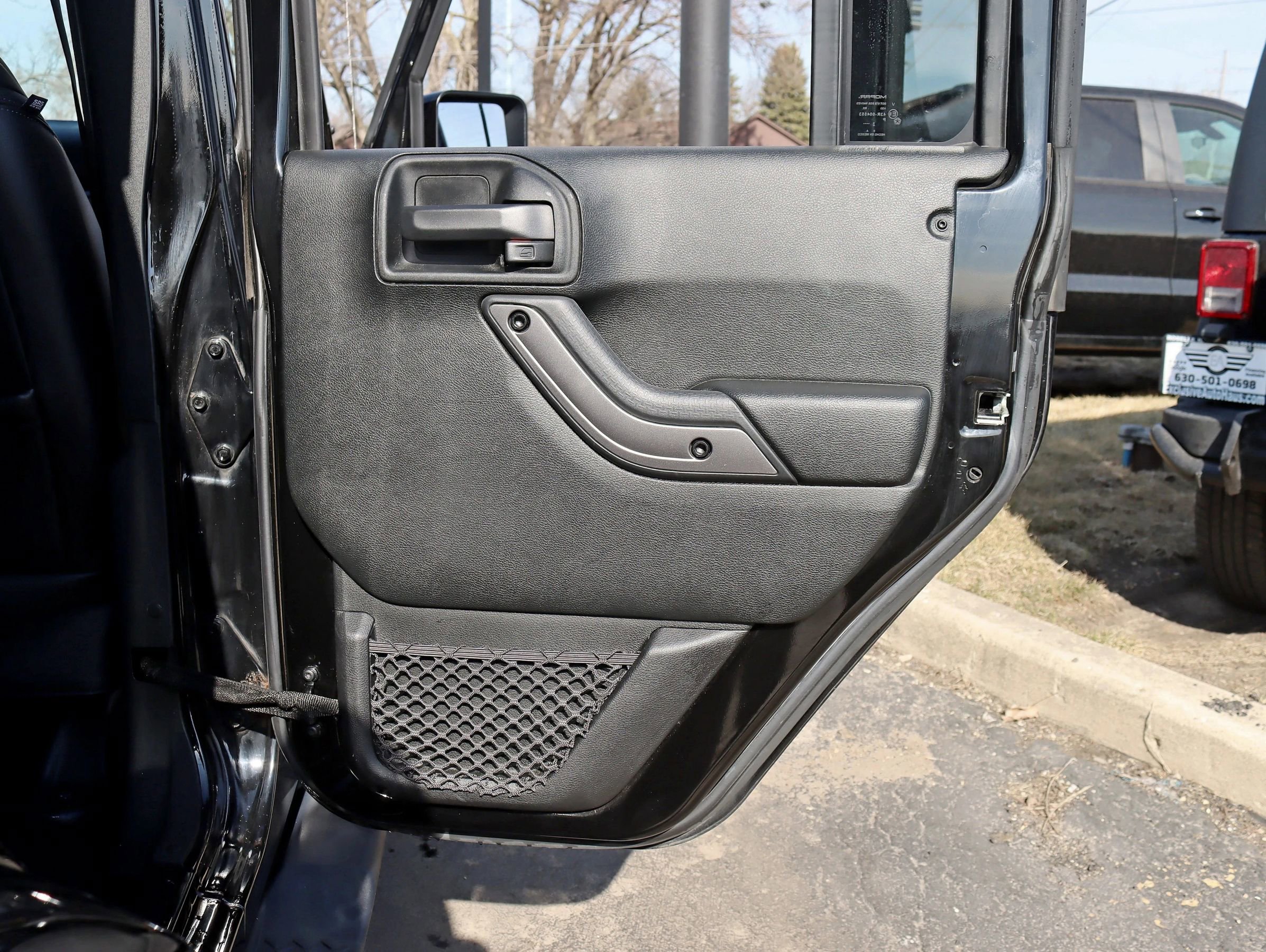 Used 2018 Jeep Wrangler Unlimited Sahara image 36
