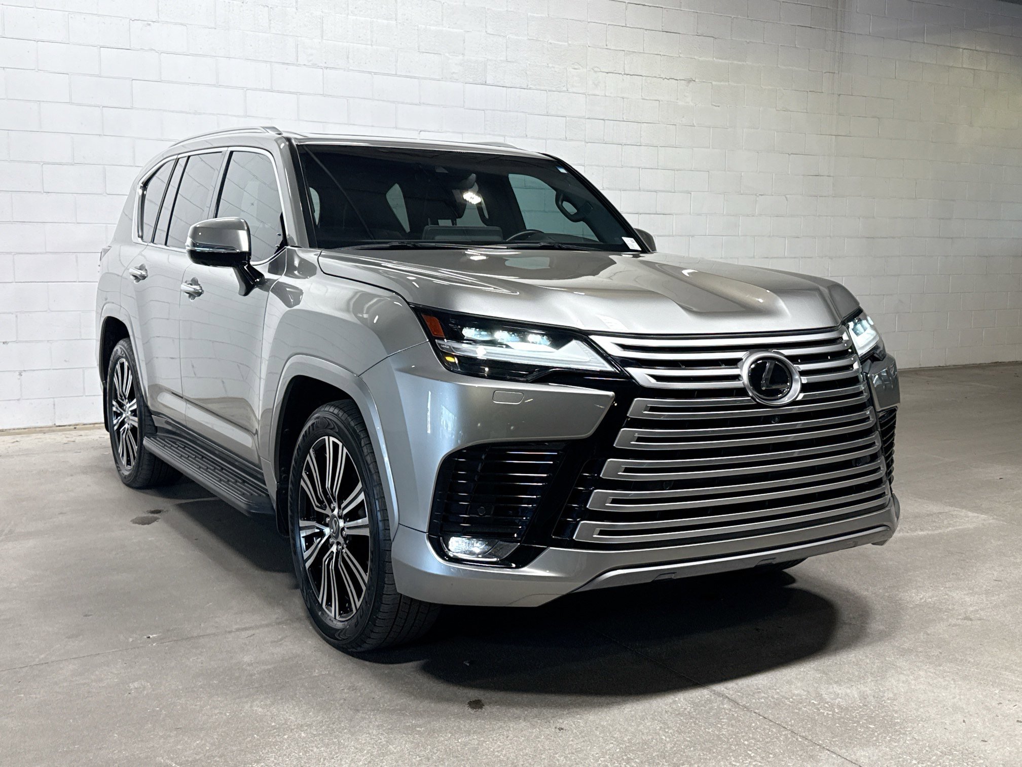 Used 2022 Lexus LX 600 4WD w/ Accessory Package (Z1) image 6
