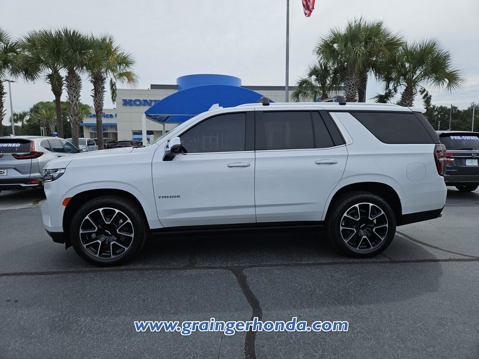 Used 2023 Chevrolet Tahoe Premier AWD/4WD image 2