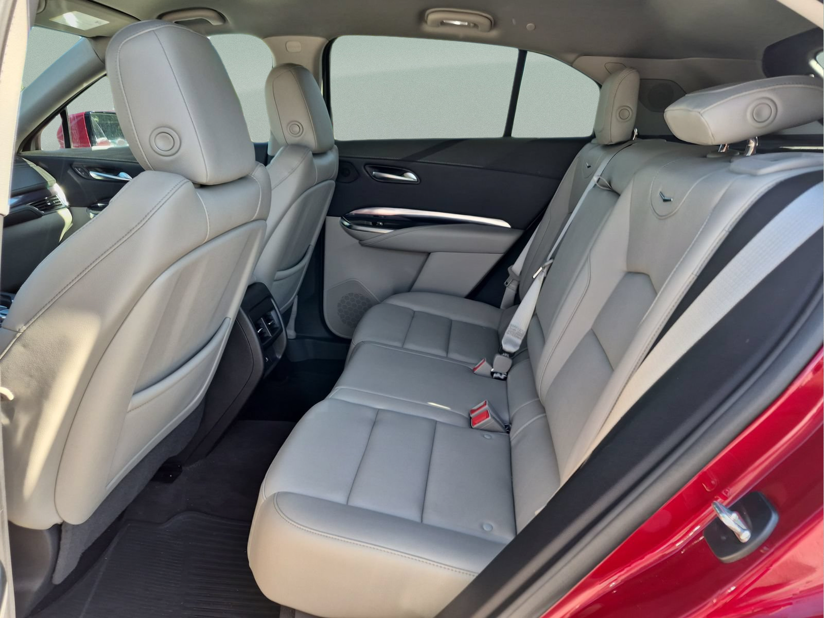 Used 2023 Cadillac XT4 Luxury w/ Driver Awareness Package FWD image 17