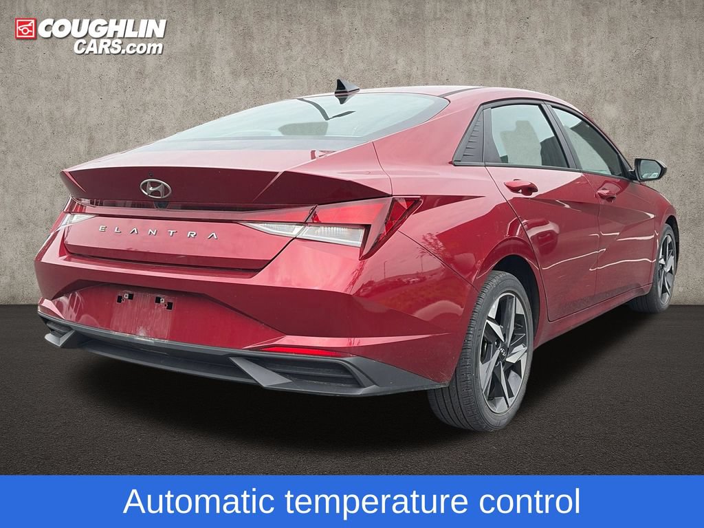 Used 2023 Hyundai Elantra SEL w/ Convenience Package FWD image 9