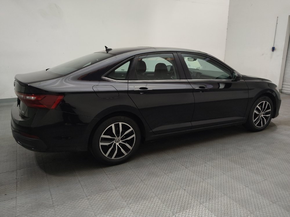 Used 2025 Volkswagen Jetta SE FWD image 10