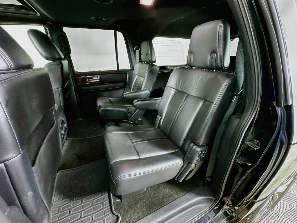 Used 2017 Lincoln Navigator L Select RWD image 30