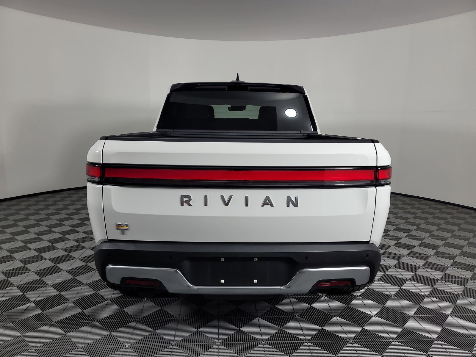 Used 2022 Rivian R1T Adventure image 4