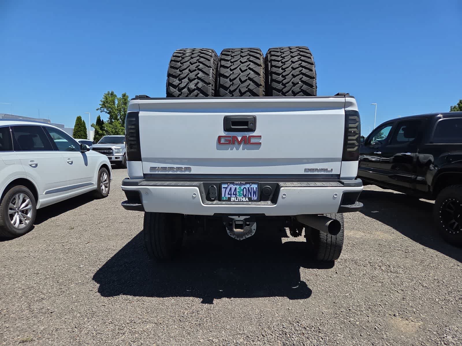 Used 2019 GMC Sierra 2500 Denali w/ Duramax Plus Package AWD/4WD image 12