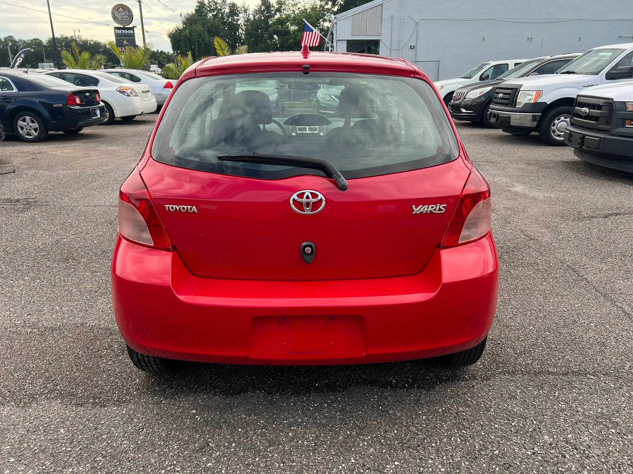 Used 2007 Toyota Yaris 2-Door Hatchback w/ Convenience Pkg FWD image 4