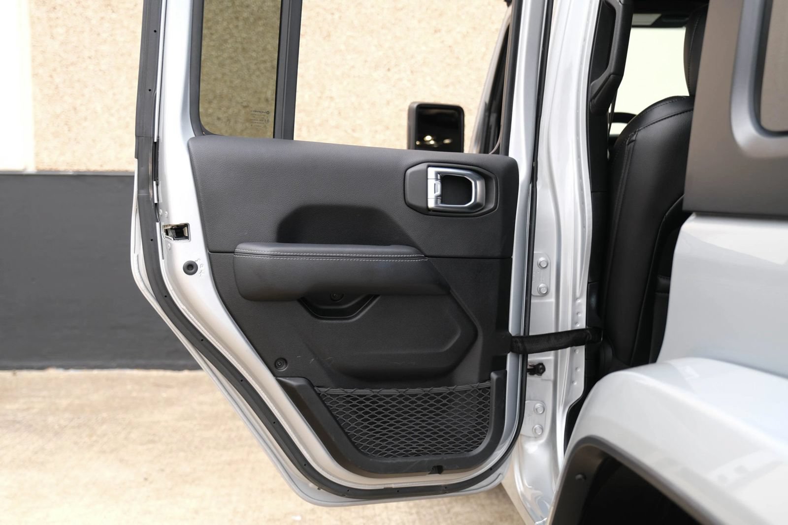 Used 2023 Jeep Wrangler Unlimited Sahara AWD/4WD image 23
