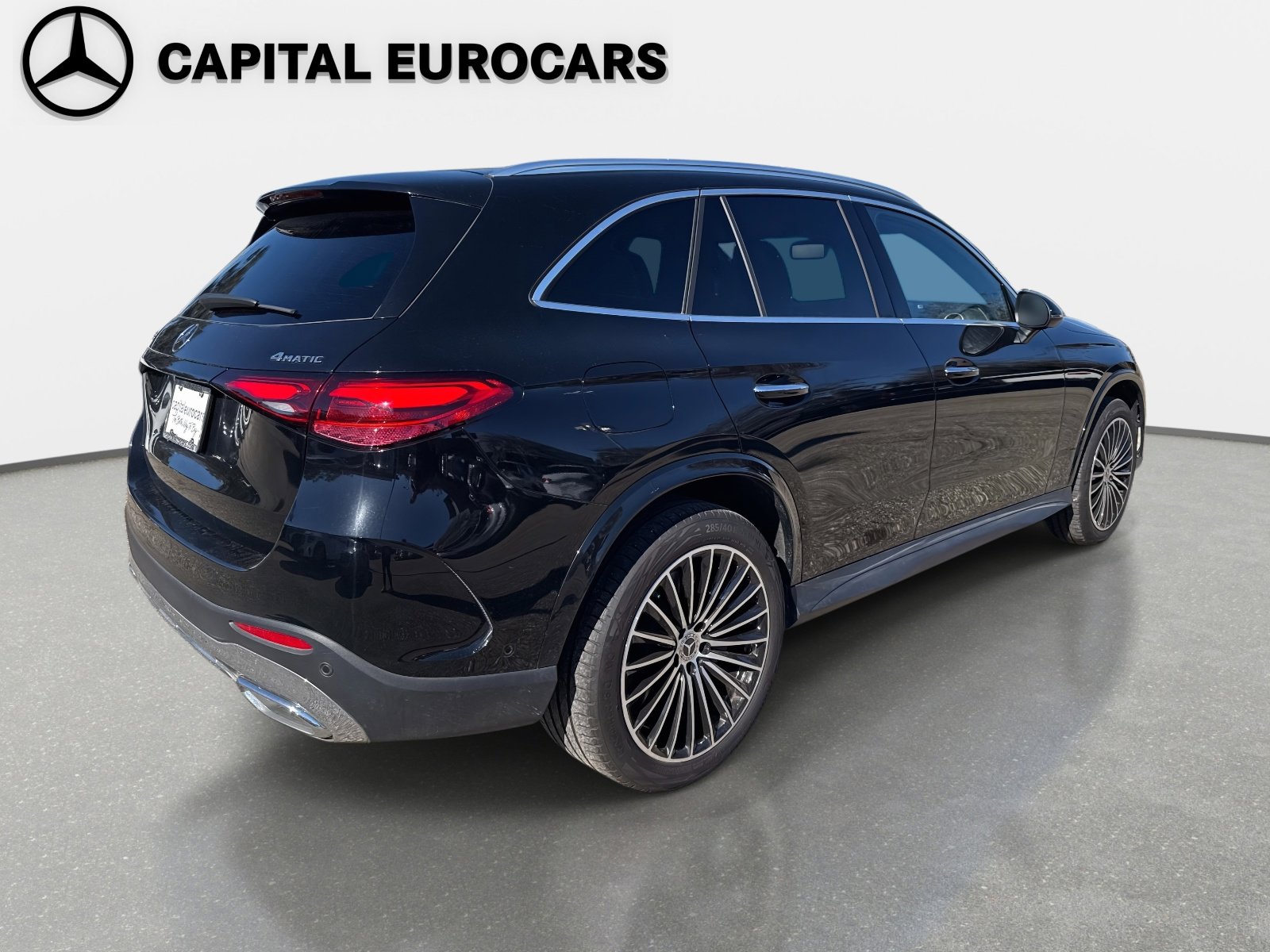 Used 2025 Mercedes-Benz GLC 350e 4MATIC image 4