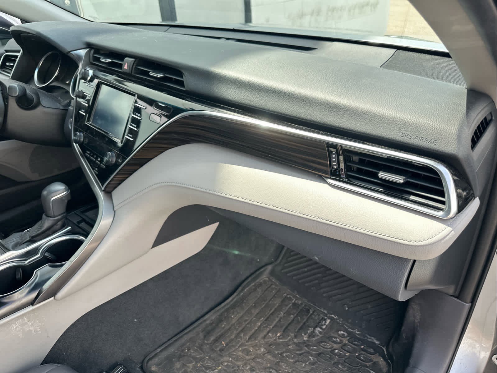 Used 2018 Toyota Camry XLE FWD image 7