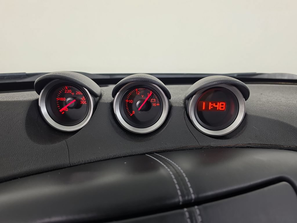 Used 2011 Nissan 370Z Touring RWD image 19