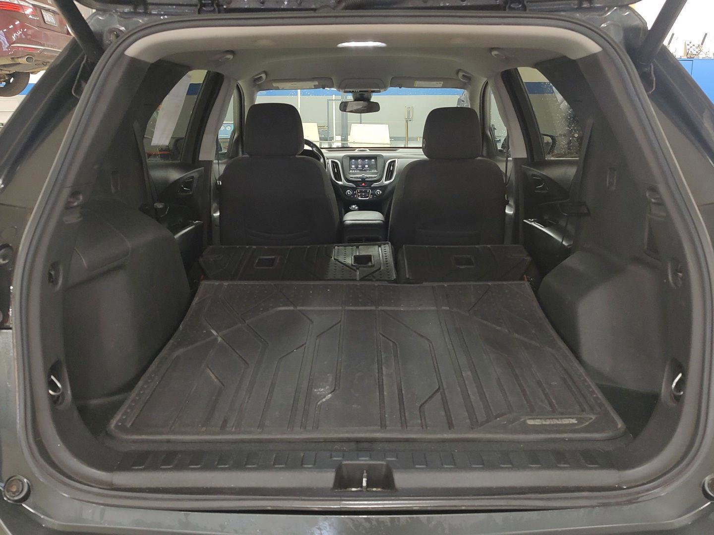 Used 2020 Chevrolet Equinox LT w/ Driver Convenience Package image 21