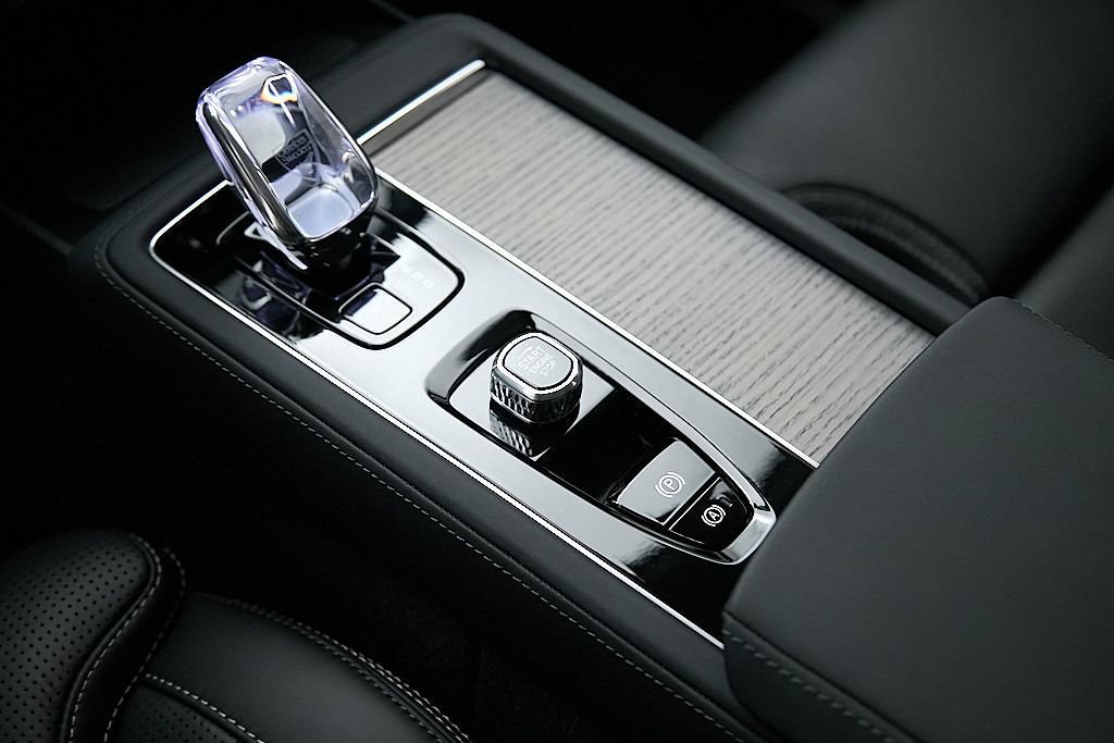 Certified 2025 Volvo XC90 T8 Ultra AWD/4WD image 18