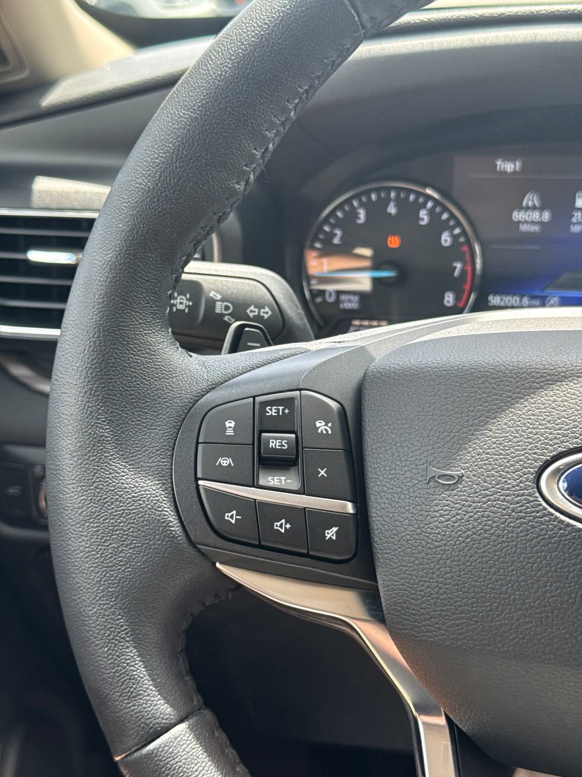 Used 2020 Ford Explorer Limited RWD image 25