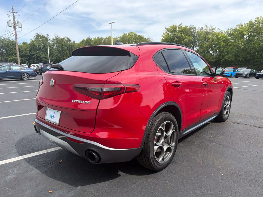 Used 2022 Alfa Romeo Stelvio Ti AWD/4WD image 5