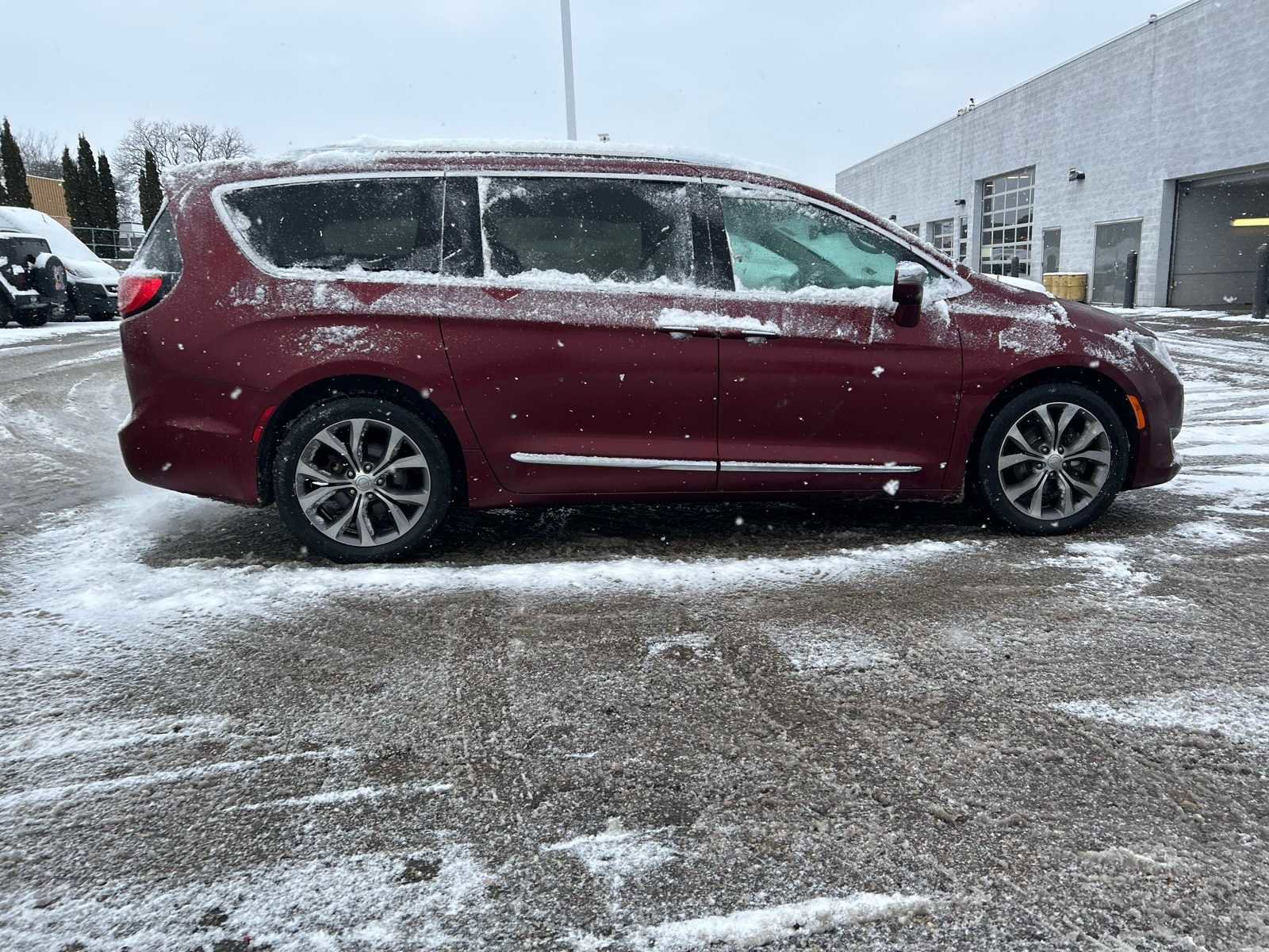 Certified 2019 Chrysler Pacifica Limited w/ Tire & Wheel Group image 15