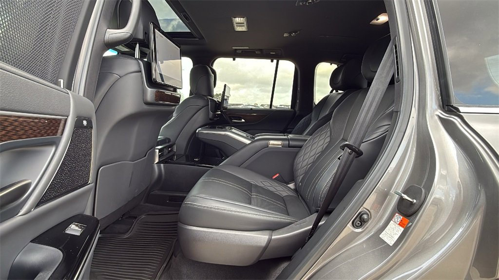 Used 2024 Lexus LX 600 4WD w/ Ultra Luxury Package image 15
