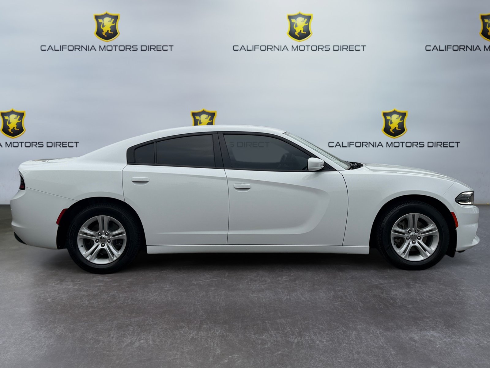 Used 2018 Dodge Charger SXT RWD image 4