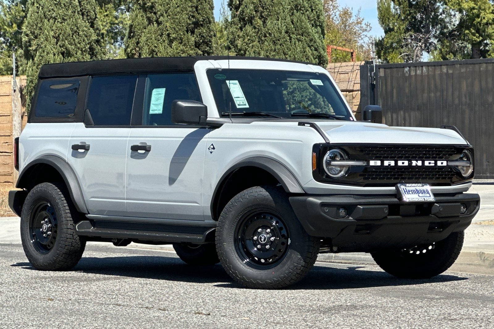 New 2026 Ford Bronco Outer Banks AWD/4WD image 2