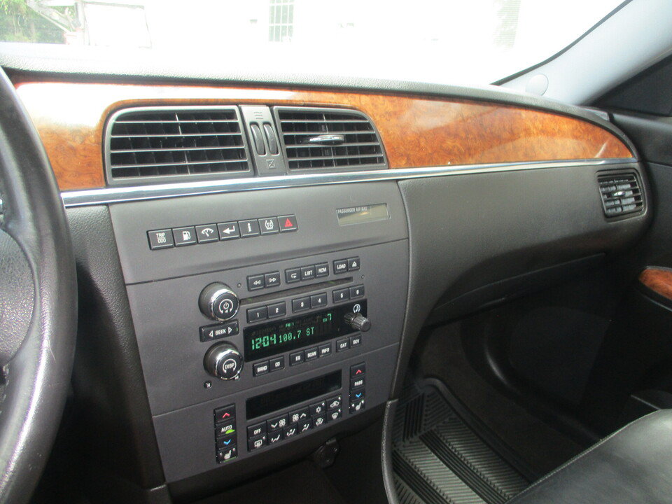 Used 2005 Buick LaCrosse CXS w/ Gold Convenience Package FWD image 37