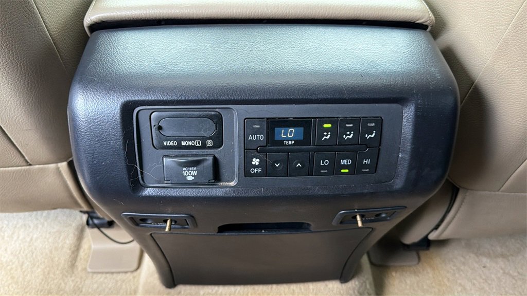 Used 2011 Toyota Sequoia Platinum image 28