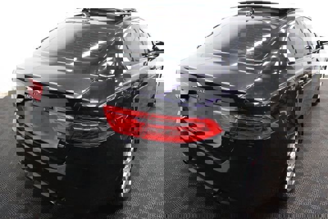 Used 2017 Jaguar XE Premium image 5