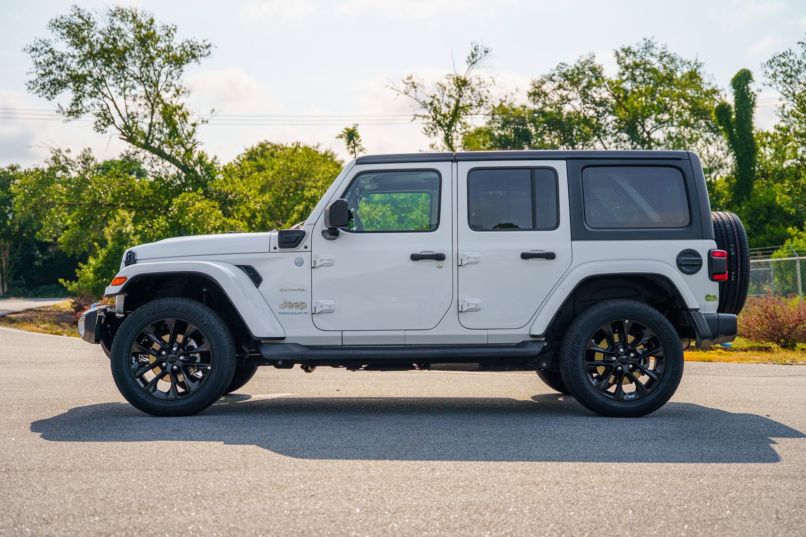 Used 2023 Jeep Wrangler Unlimited Sahara w/ Cold Weather Group AWD/4WD image 4