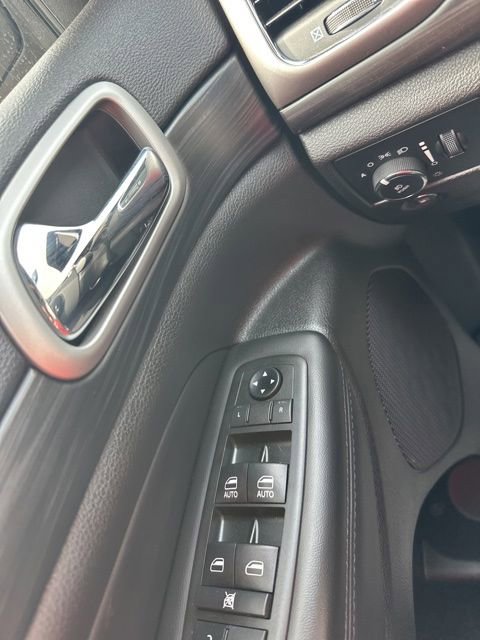 Used 2021 Jeep Grand Cherokee Altitude AWD/4WD image 16