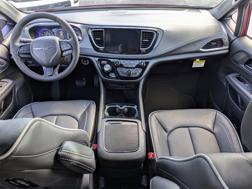 New 2026 Chrysler Pacifica Limited w/ Uconnect Theater Family Group image 21