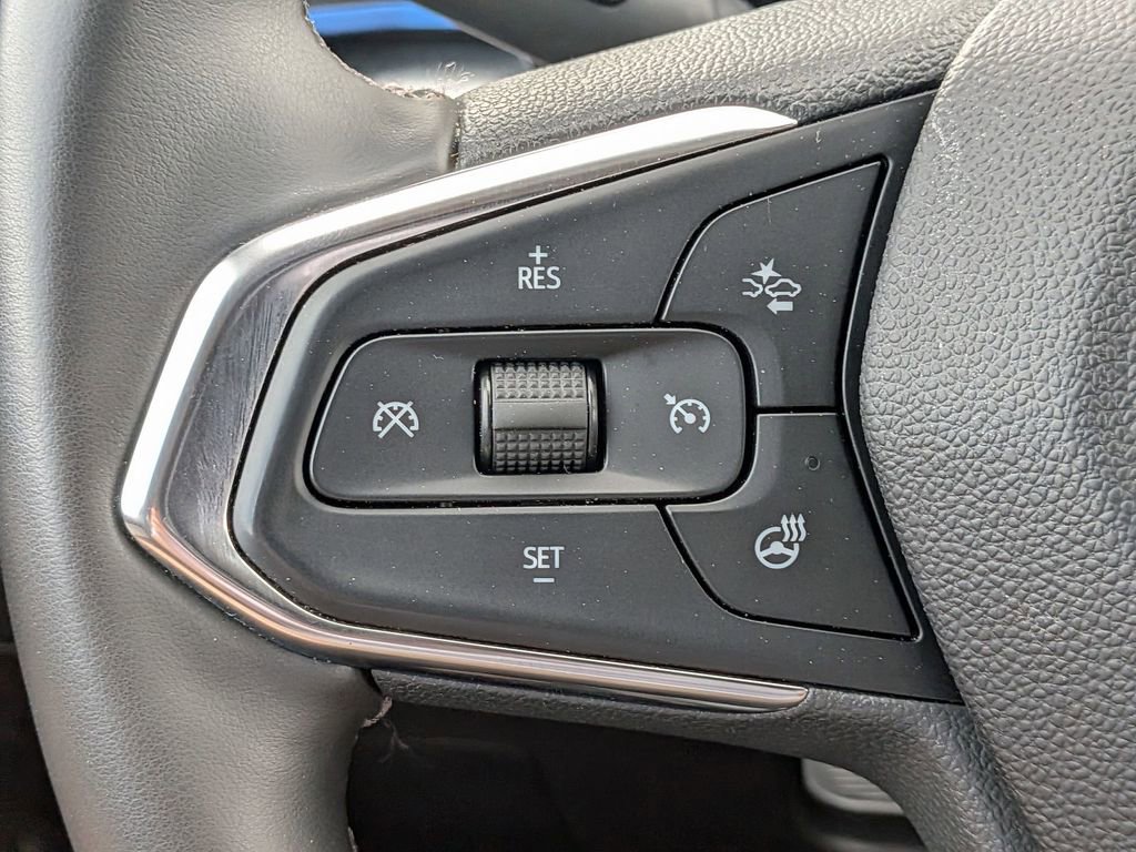 Used 2025 Chevrolet Trax LT w/ LT Convenience Package FWD image 19