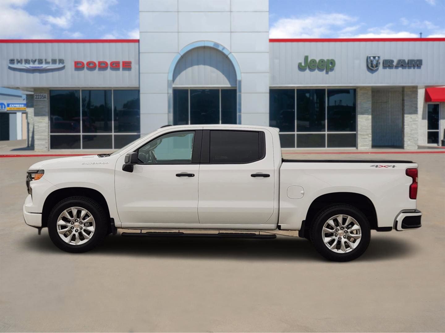 Used 2025 Chevrolet Silverado 1500 Custom AWD/4WD image 3
